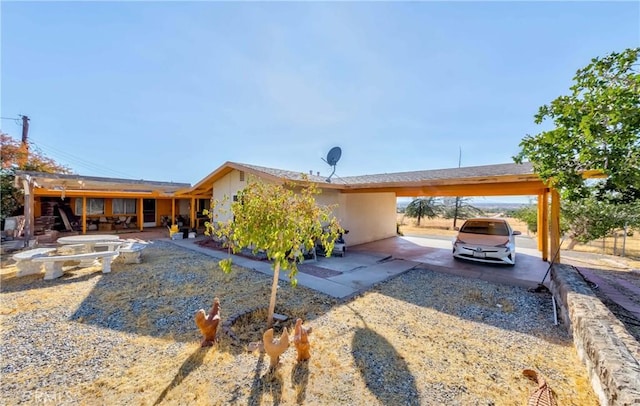 view of front of property featuring a carport