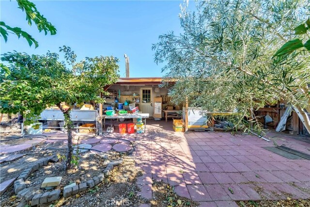 11507 Savage Ln, Apple Valley, CA 92308 - rear view of property featuring a patio