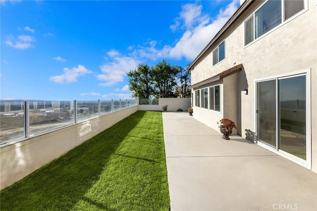 view of yard featuring a patio