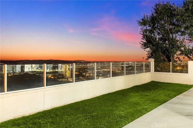 view of yard at dusk