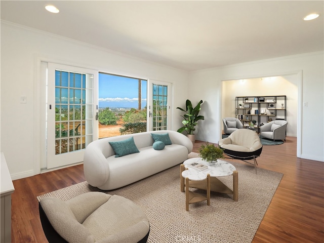 living room featuring hardwood / wood-style flooring and crown molding