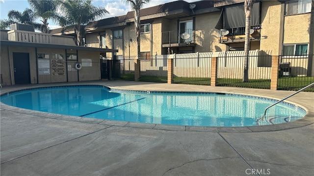 view of swimming pool