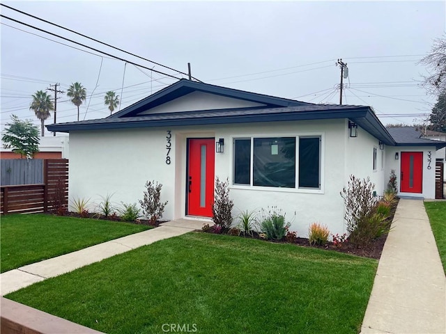 view of front of house featuring a front yard