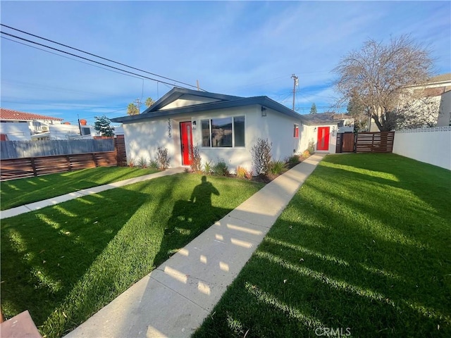 view of front of house featuring a front yard