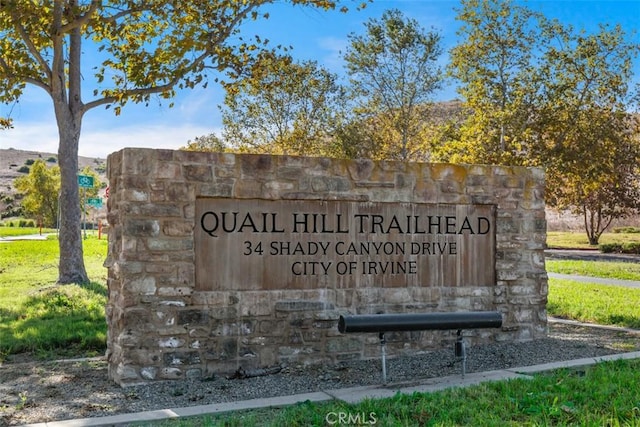 view of community / neighborhood sign