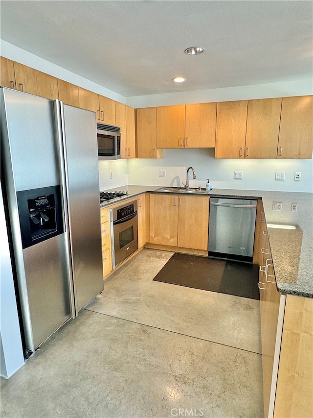 Listing photo 3 for 285 W 6th St Unit 312, San Pedro CA 90731