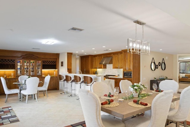 dining space with a notable chandelier