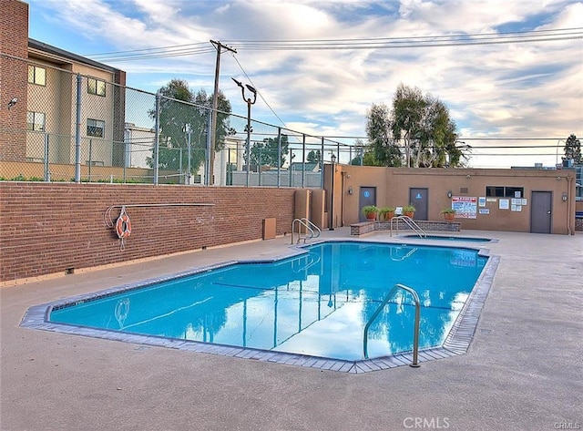 460 Oak St Unit 201, Glendale, CA 91204 - view of community pool