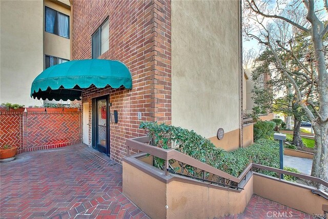 460 Oak St Unit 201, Glendale, CA 91204 - entrance to property featuring brick siding and stucco siding