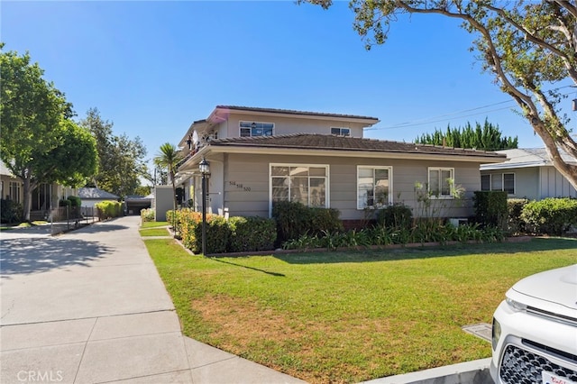 view of front of house featuring a front lawn