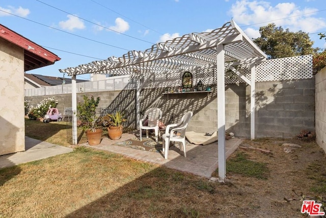 view of yard featuring a patio area and a pergola