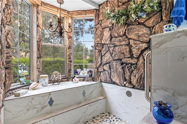 24601 Deertrail Dr, Tehachapi, CA 93561 - bathroom with a chandelier