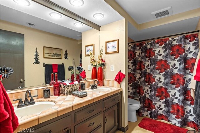 24601 Deertrail Dr, Tehachapi, CA 93561 - full bath with toilet, double vanity, and curtained shower