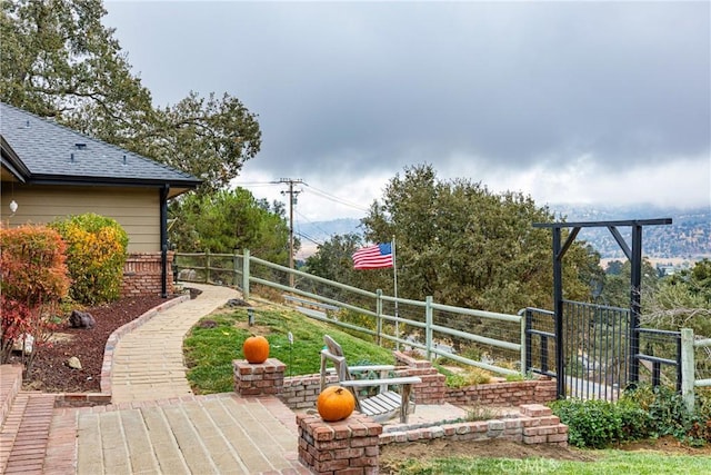 view of yard featuring a patio