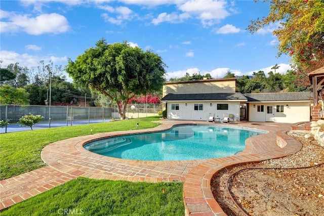 view of swimming pool with an outbuilding and a yard