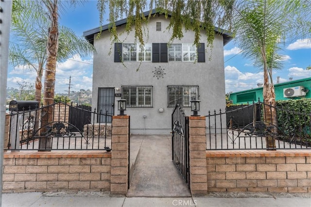 view of front of property