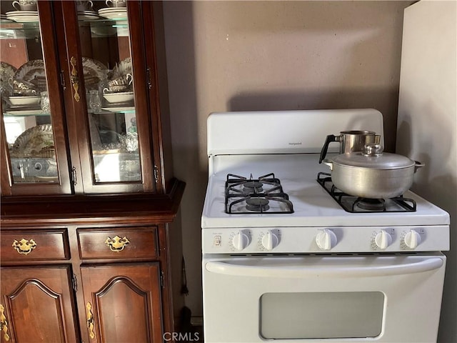 details with white gas range oven