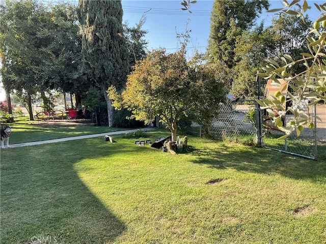 view of home's community featuring a yard