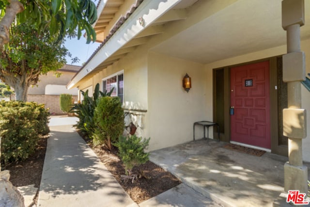 view of property entrance