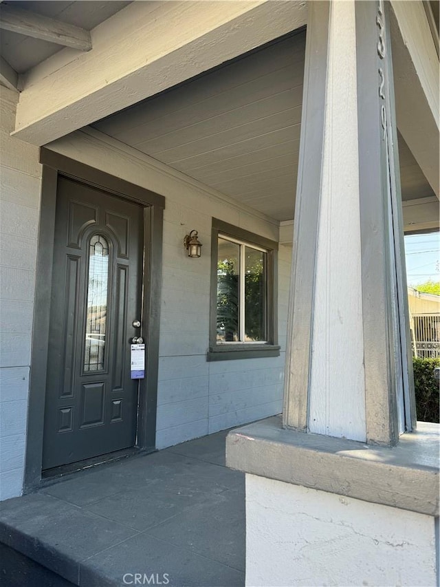 entrance to property featuring covered porch