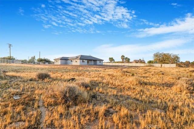 view of yard featuring a rural view