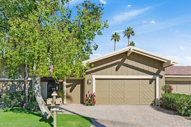 view of front of house featuring a garage