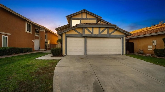 view of front of house featuring a lawn and a garage