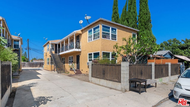 view of front of property