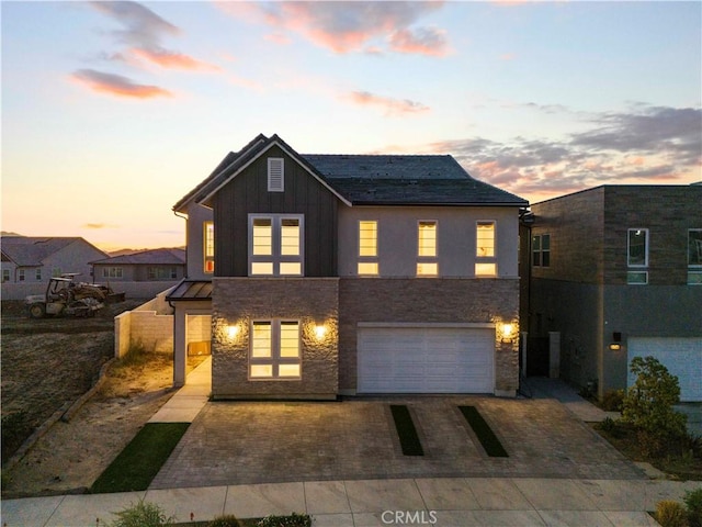 view of front facade featuring a garage