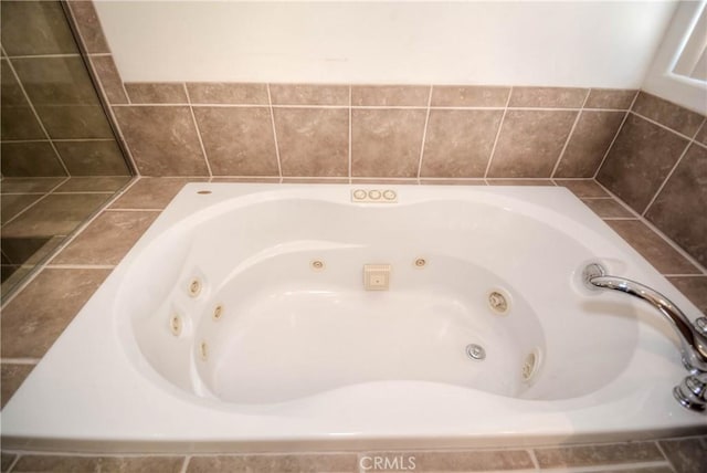 bathroom featuring tiled tub