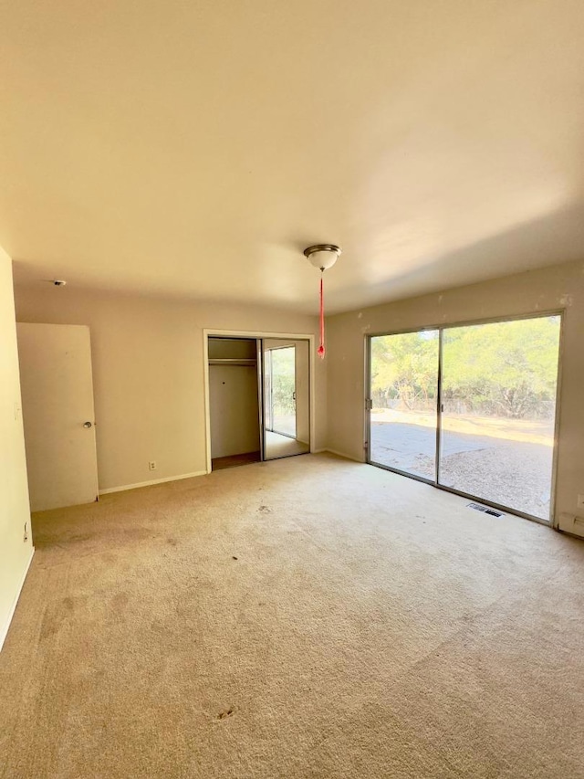 view of carpeted spare room