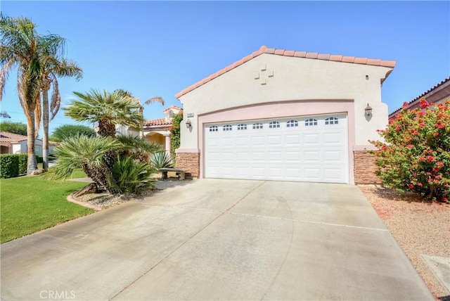 view of front of home featuring a garage and a front yard