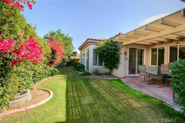 view of yard featuring a pergola and a patio area