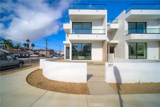 view of front of home featuring a balcony