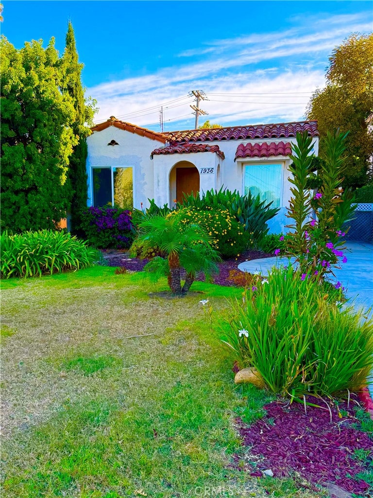 mediterranean / spanish house featuring a front yard