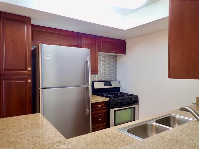 kitchen with sink, backsplash, and appliances with stainless steel finishes