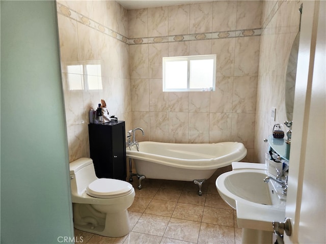 bathroom featuring toilet, a tub, tile walls, and tile patterned flooring