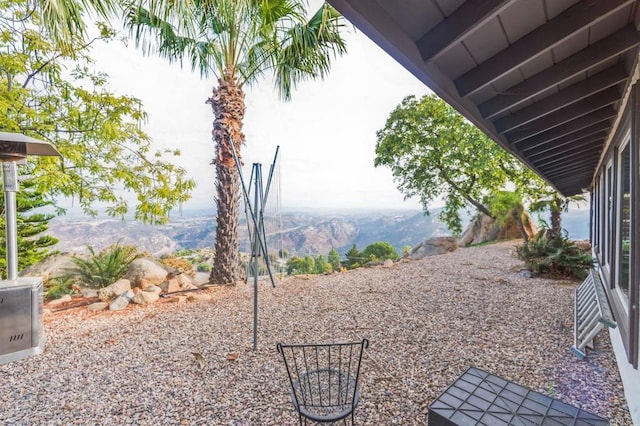 view of yard with a mountain view