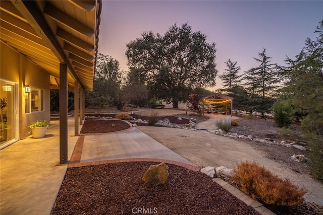8865 San Gabriel Rd, Atascadero, CA 93422 - yard at dusk with a gazebo and a patio area