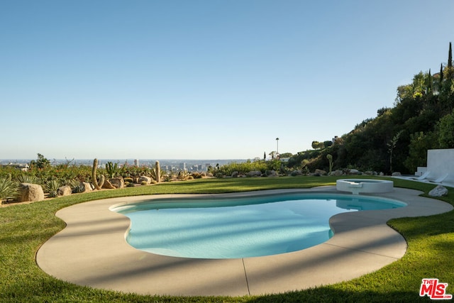 view of swimming pool featuring a lawn