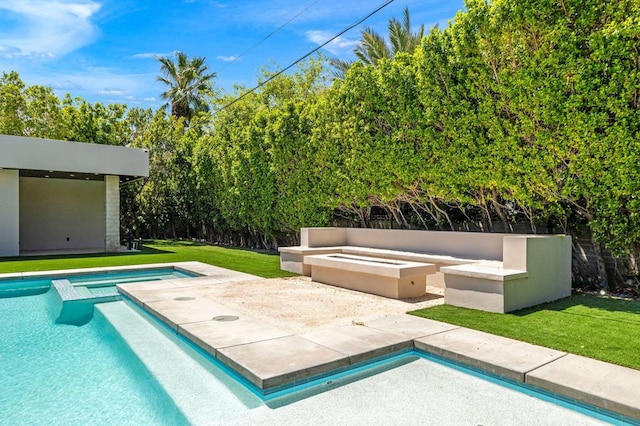 view of swimming pool with a yard