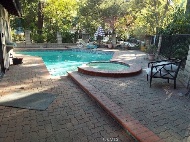 view of pool with an in ground hot tub and a patio