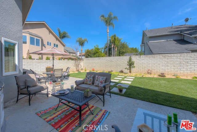 view of patio / terrace featuring an outdoor hangout area