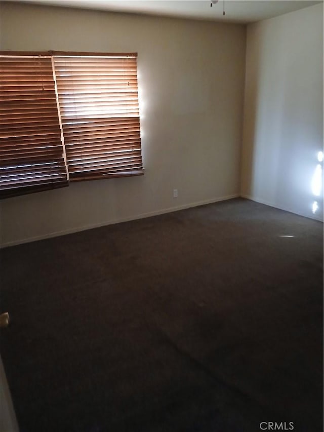 empty room featuring ceiling fan