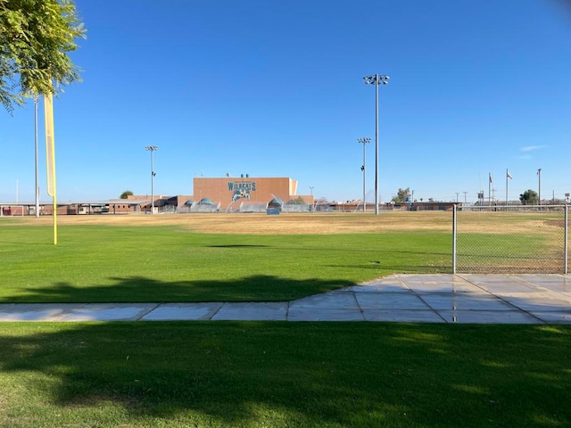 view of property's community featuring a lawn