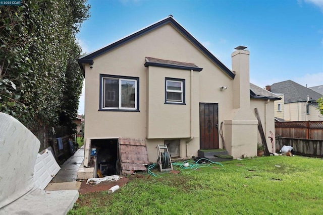 back of house featuring a yard