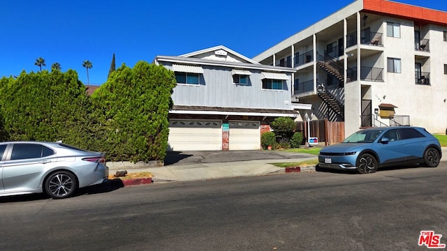 view of front facade featuring a garage