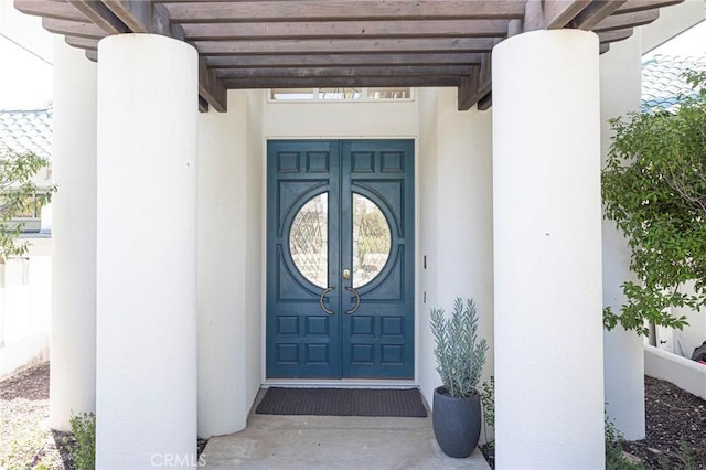 property entrance with stucco siding