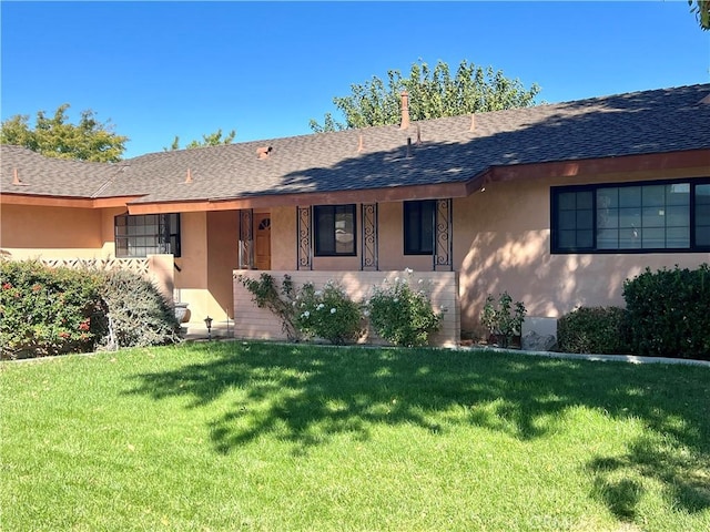 view of front of house with a front lawn