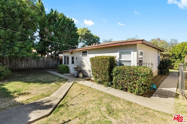 view of front of home with a front lawn